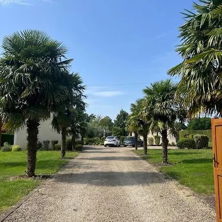 Вилла Les Jardins De